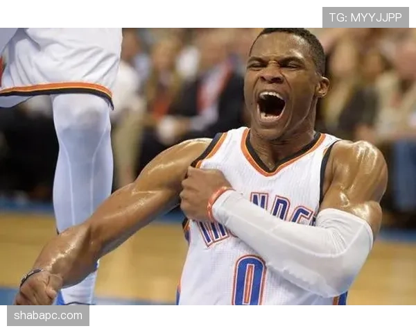 拉塞尔·威斯布鲁克利用反击冲击内线提升衔接段效率